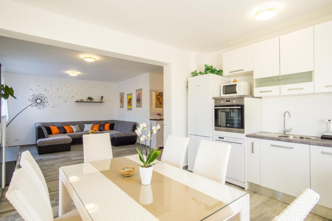 Apartment Casa Matea - 90 M From The Sea, New Private Swimming Pool Pula