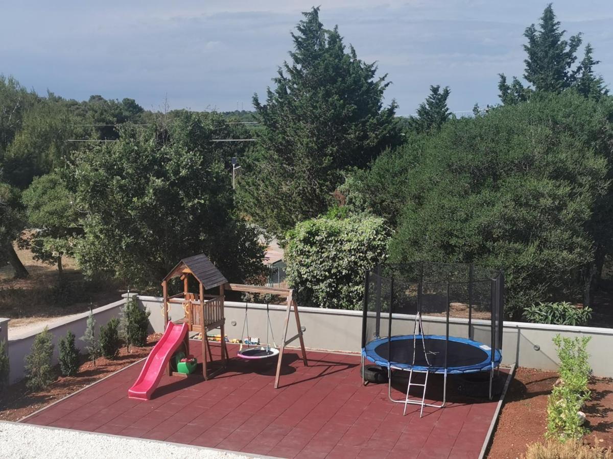 Apartment Casa Matea - 90 M From The Sea, New Private Swimming Pool Pula